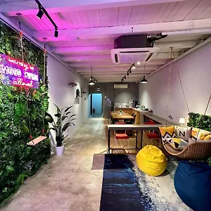 https://swing-pillows-beach-street.penanghotels.org